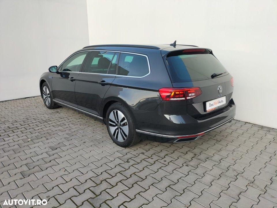 Volkswagen Passat - 2