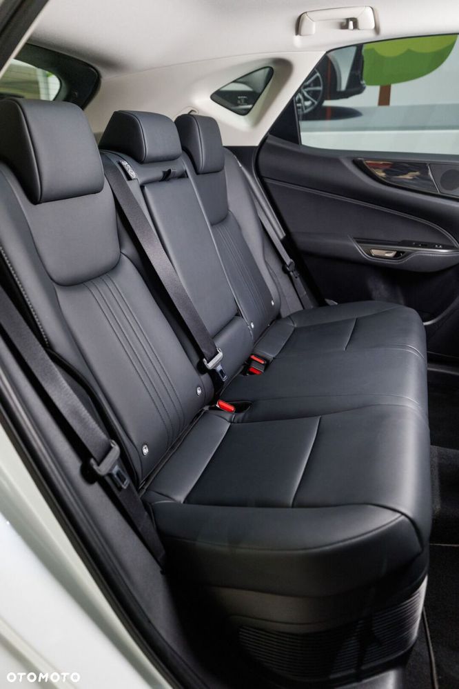Lexus NX 350h Prestige 2WD - 18
