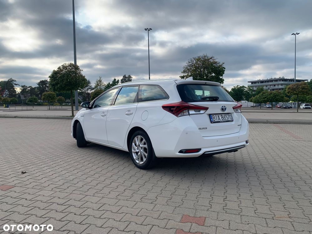 Toyota Auris Hybrid 135 Premium - 4
