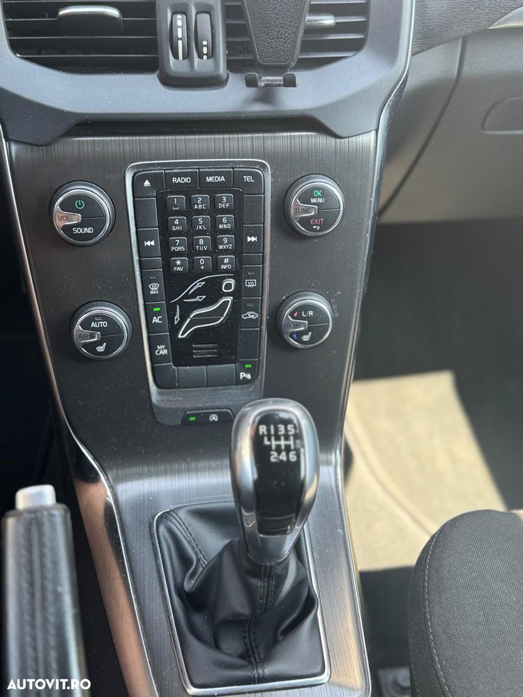 Volvo V40 T2 Momentum - 16