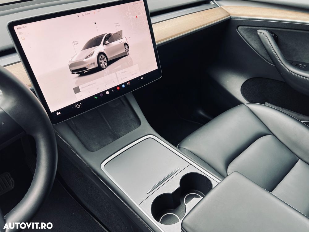 Tesla Model Y - 10