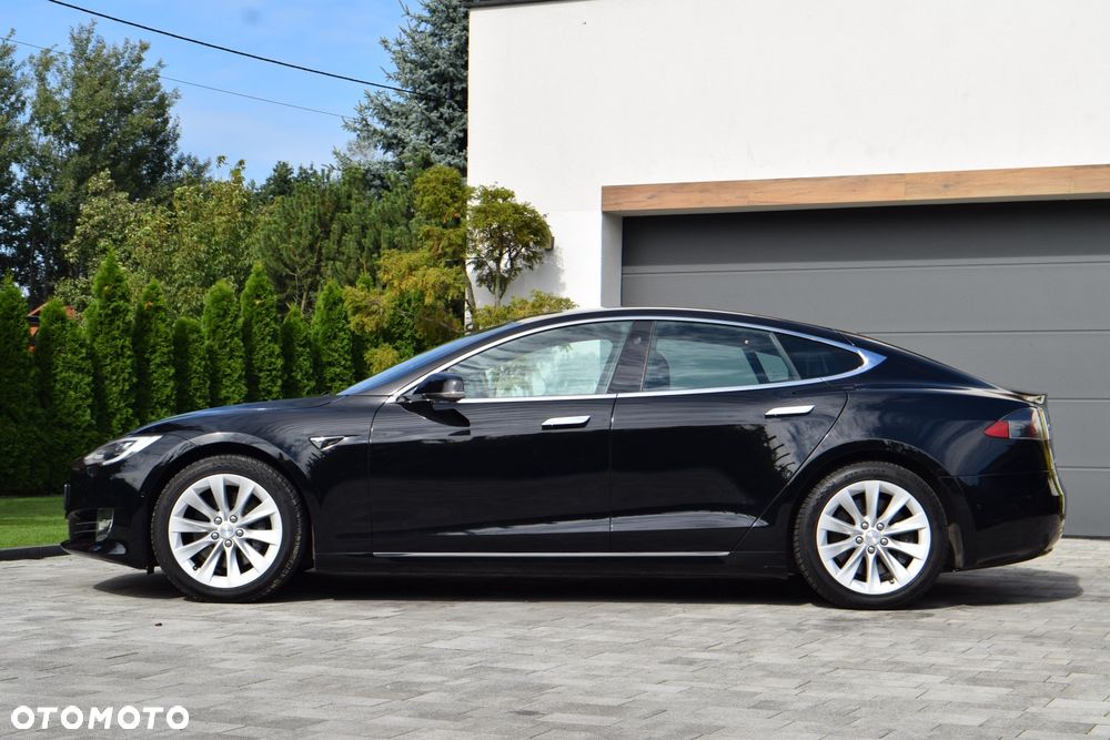 Tesla Model S - 38