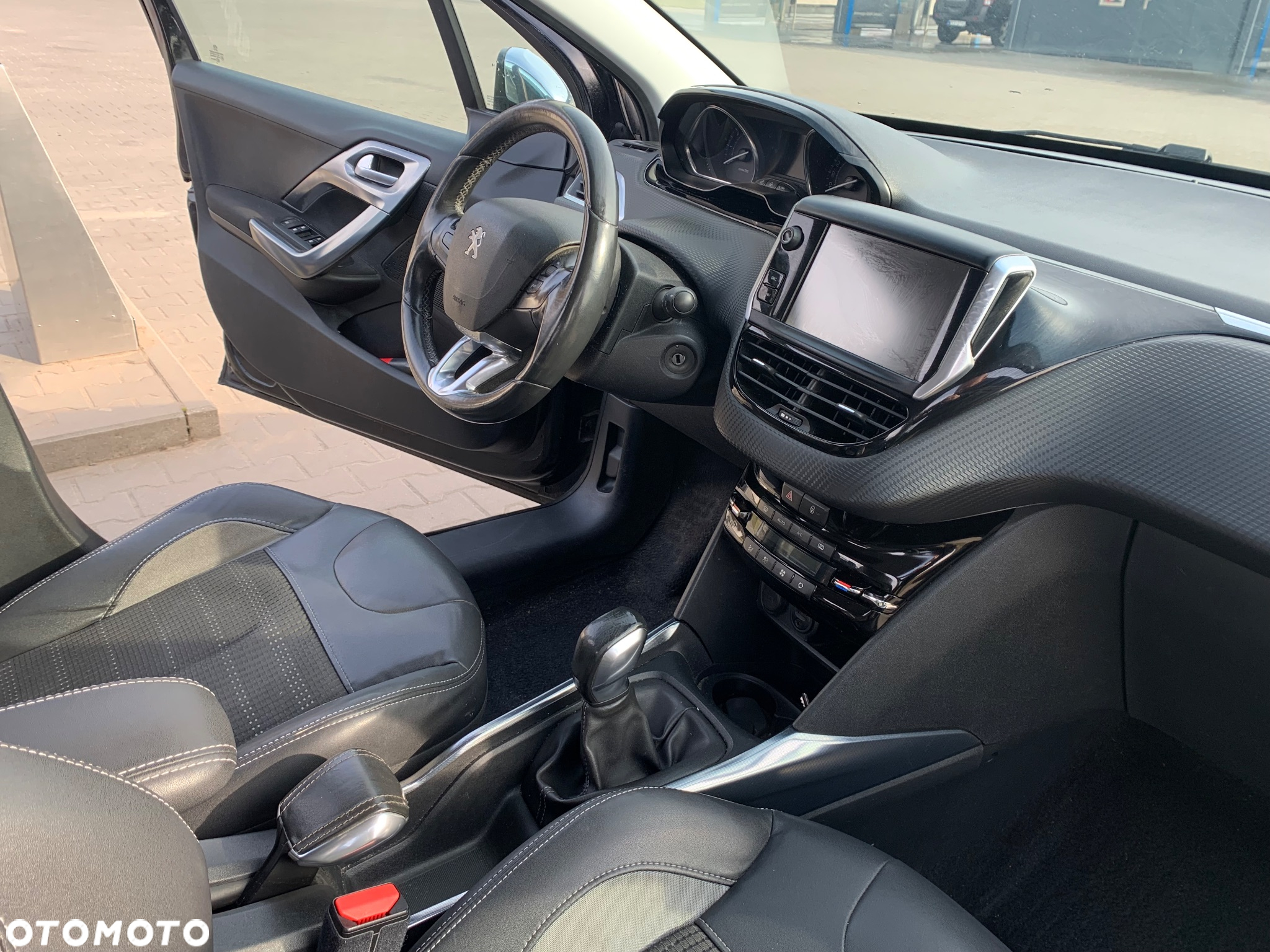Peugeot 2008 1.2 VTi Allure - 2