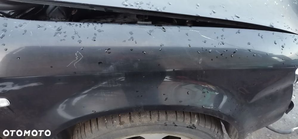 Blotnik prawy przod Audi A4B6 LY9B - 2