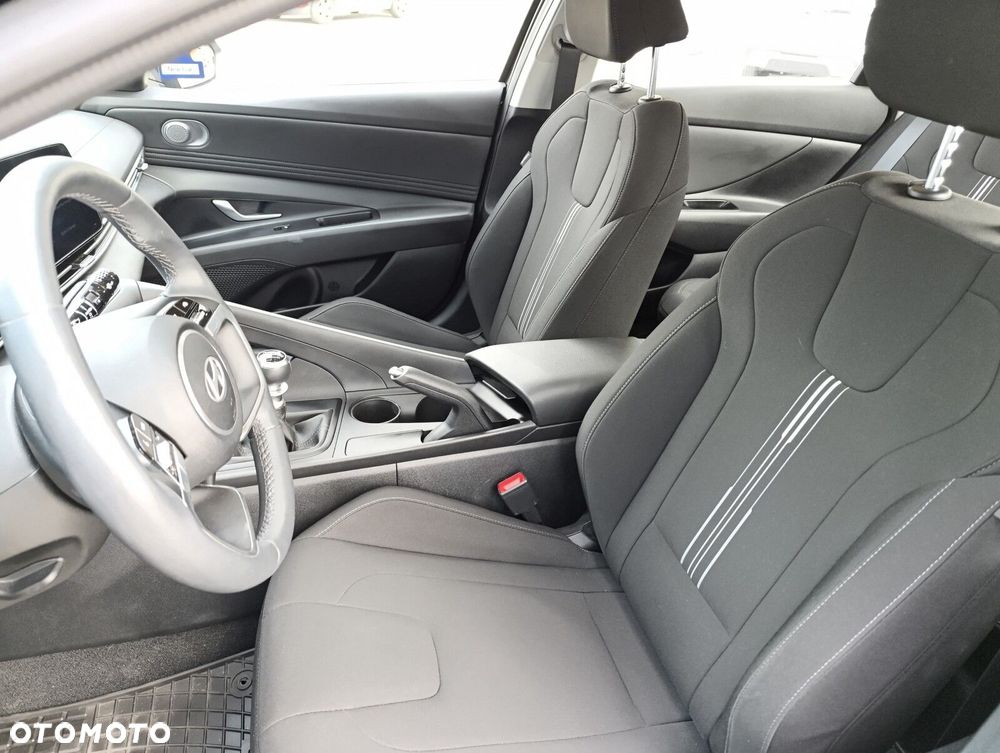 Hyundai Elantra 1.6 Smart - 21