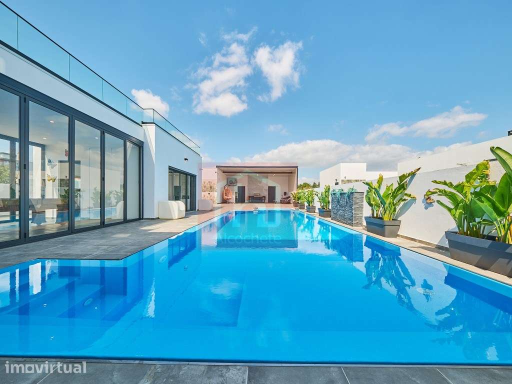 Moradia T5 de Luxo com Piscina Infinita Aquecida e Jacuzzi em Corte... - Grande imagem: 5/50