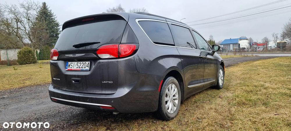Chrysler Pacifica - 19