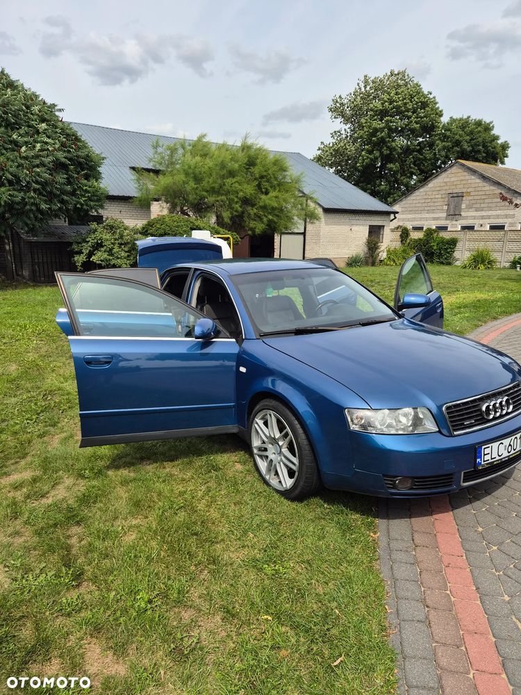 Audi A4 Limousine - 4