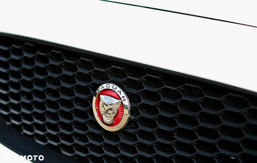 Jaguar E-Pace P250 AWD S - 4