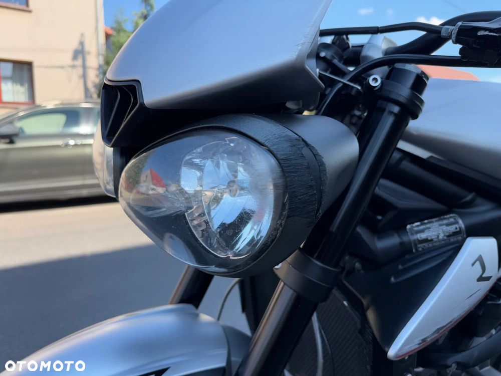 Triumph Street Triple - 27