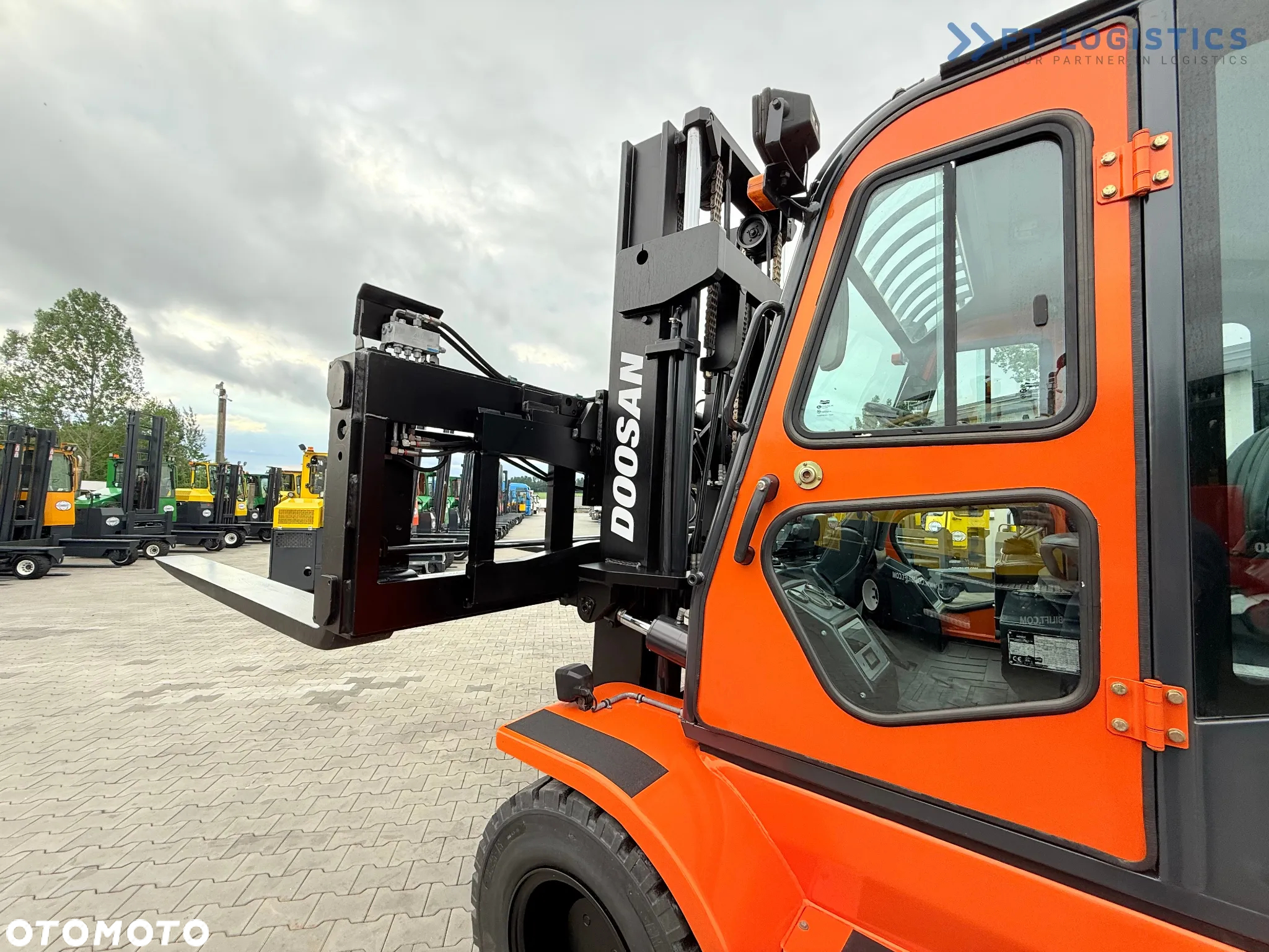 Doosan DOOSAN_DUPLEX-3000MM_PRZESUW-BOCZNY_POZYCJONER_WIDŁY-2500MM_7000KG_KABINA_JAK-NOWY - 18