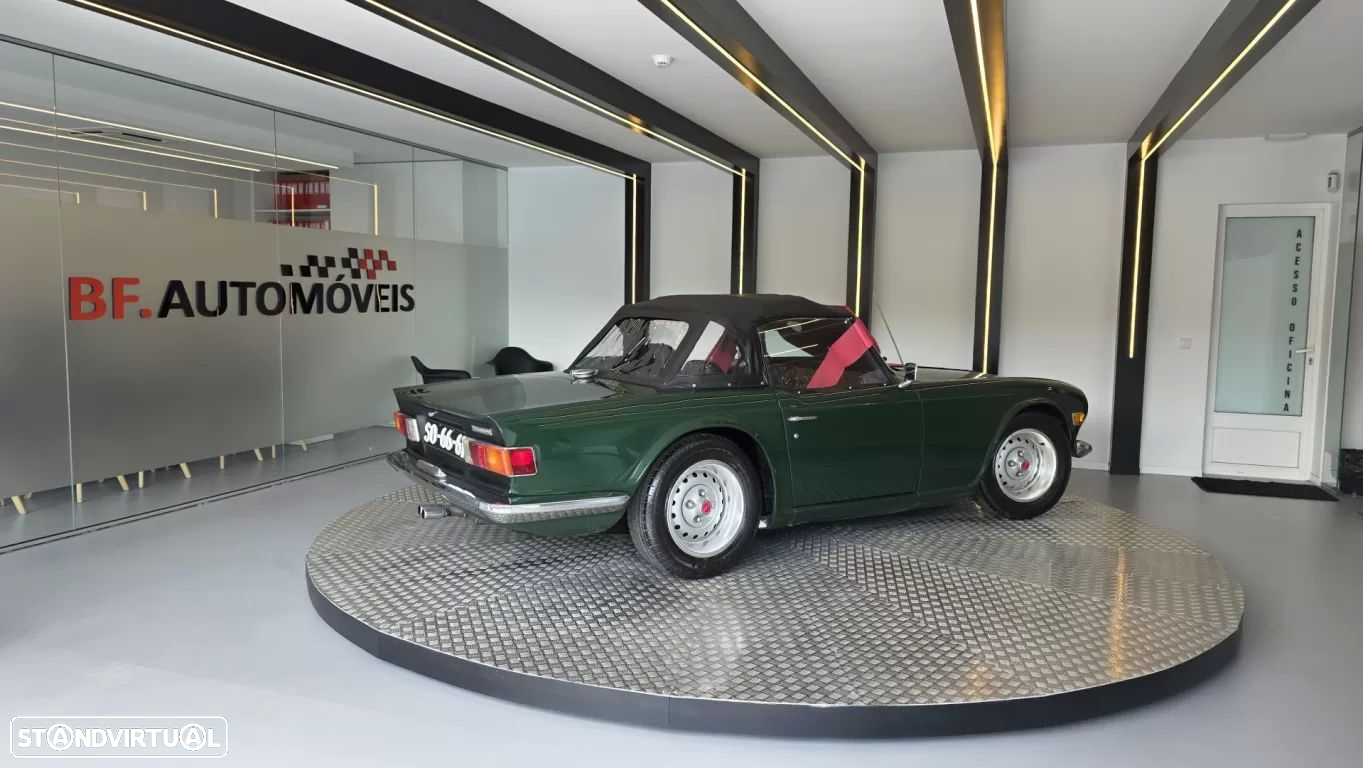 Triumph TR6 - 8