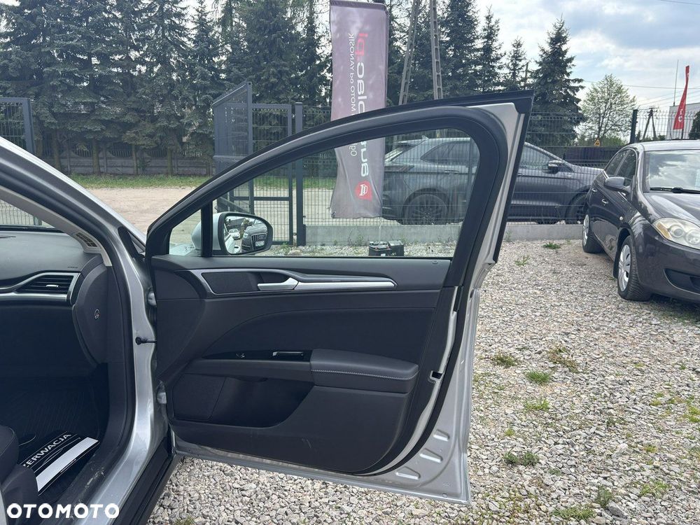 Ford Mondeo - 35