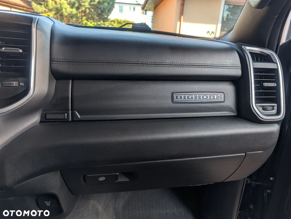 RAM 1500 Crew Cab Shortbed Bighorn - 9