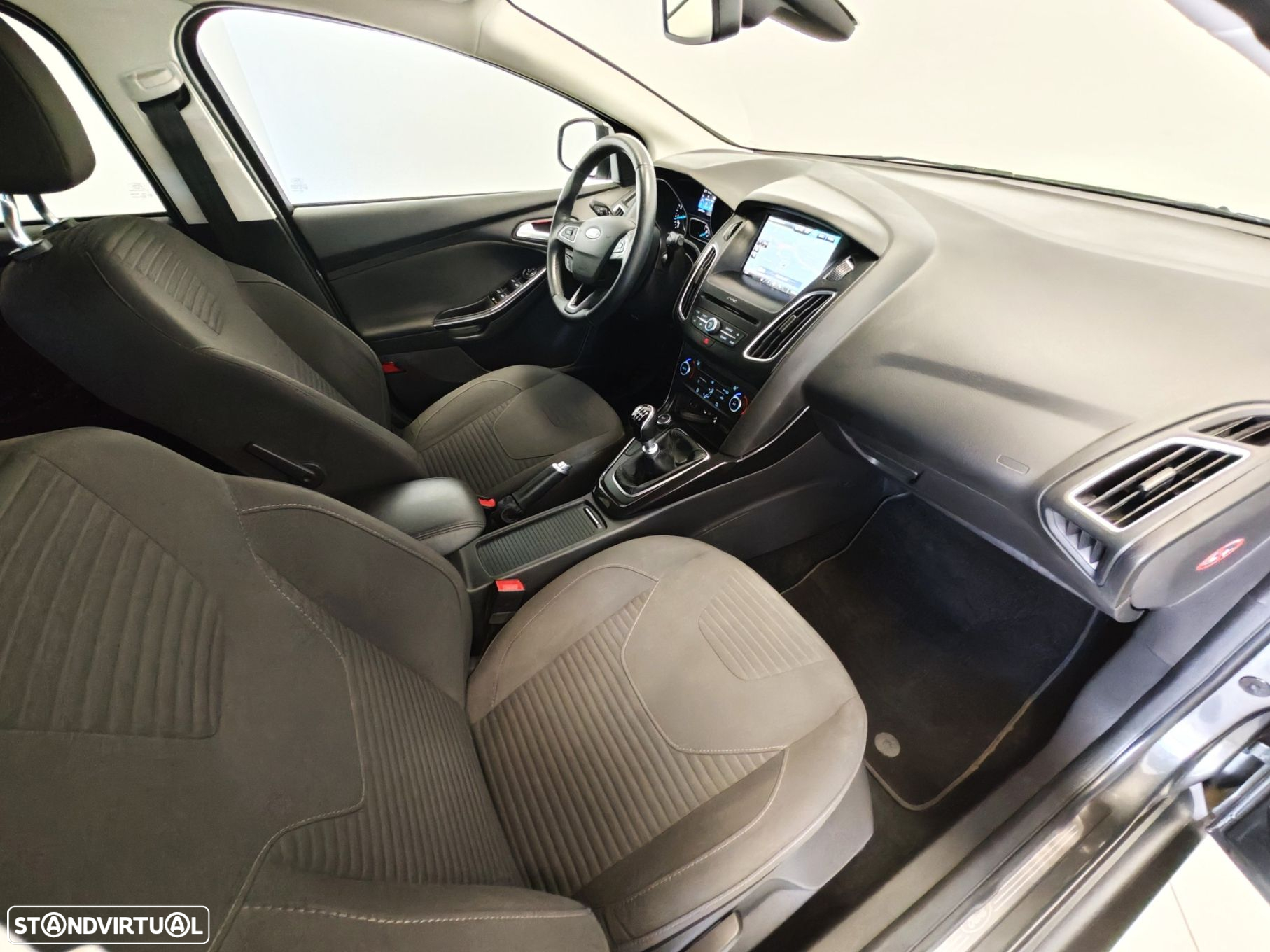 Ford Focus 1.0 SCTi Titanium - 47
