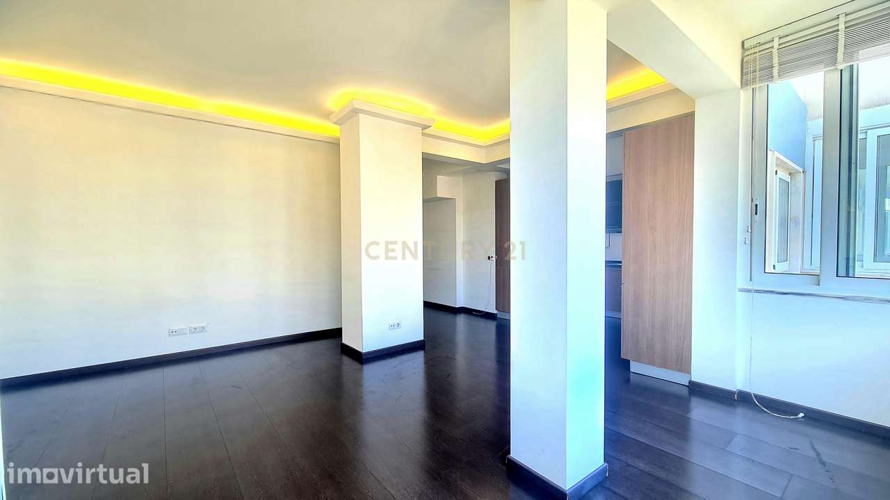 Apartamento Renovado T2 em Santa Clara, Lisboa - Grande imagem: 3/21