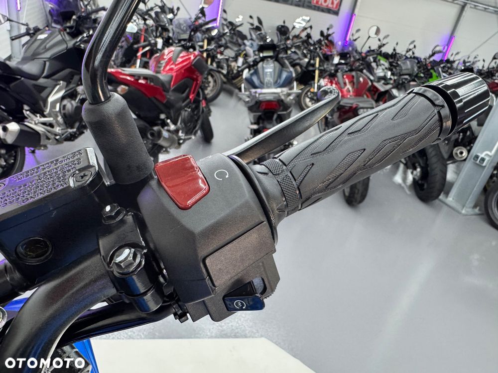 Suzuki GSX - 27