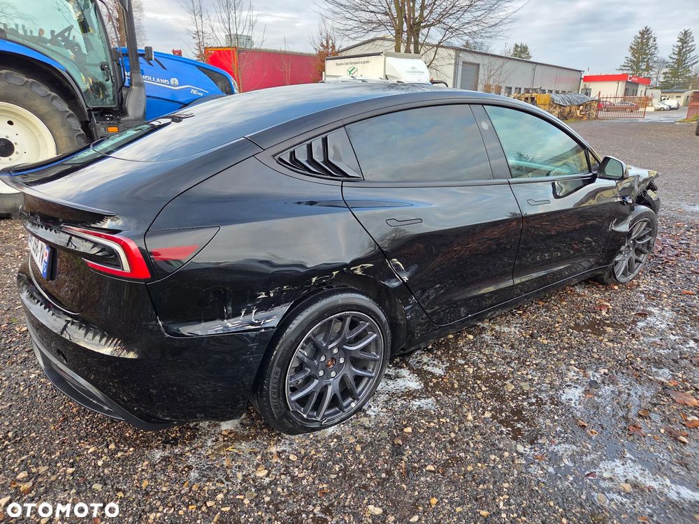 Tesla Model 3 - 3