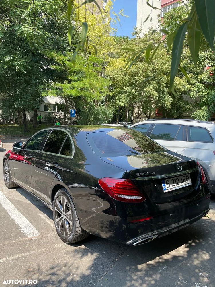 Mercedes-Benz E 300 de Aut. - 10