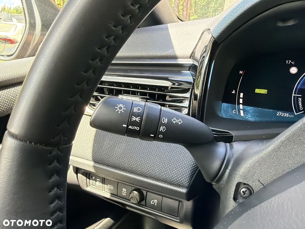 Toyota Camry - 17