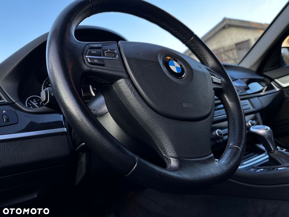 BMW Seria 5 525d - 22
