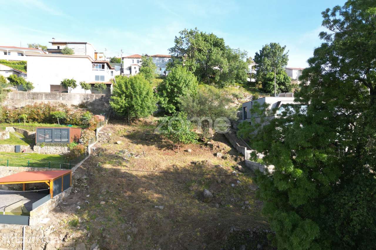 Terreno urbano Burgães - Grande imagem: 4/26
