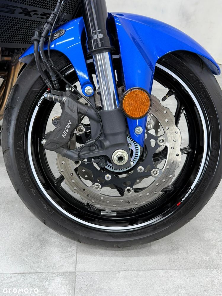Suzuki GSX - 21