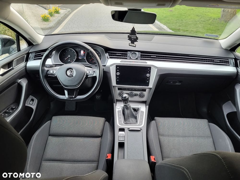 Volkswagen Passat - 2
