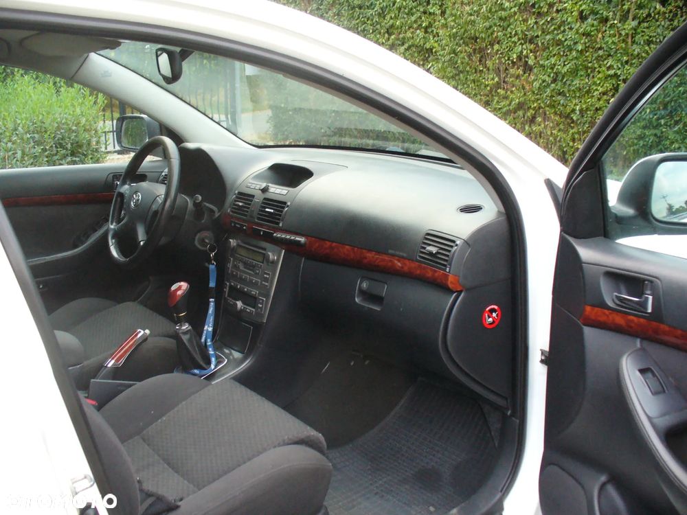 Toyota Avensis - 11