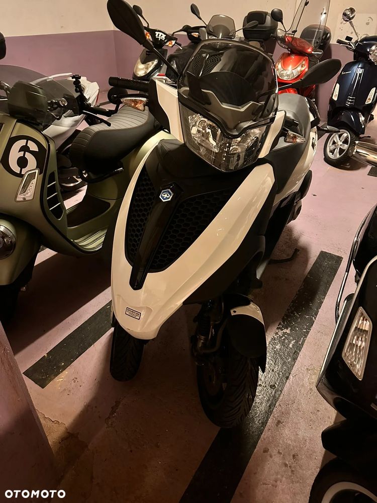 Piaggio MP-3 - 10