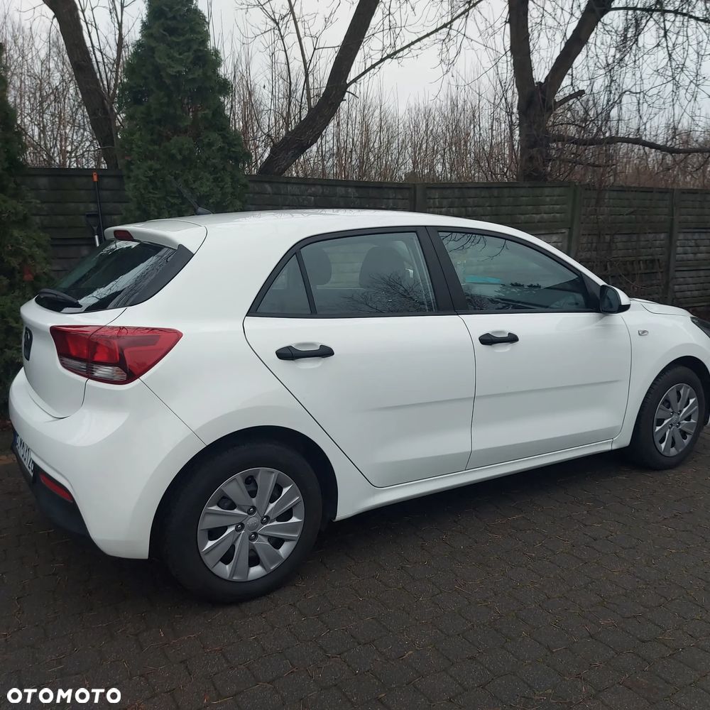 Kia Rio 1.2 L - 3