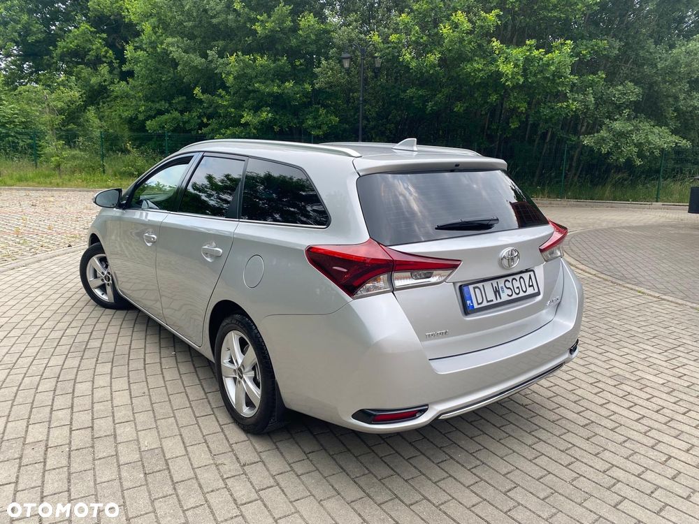 Toyota Auris - 2