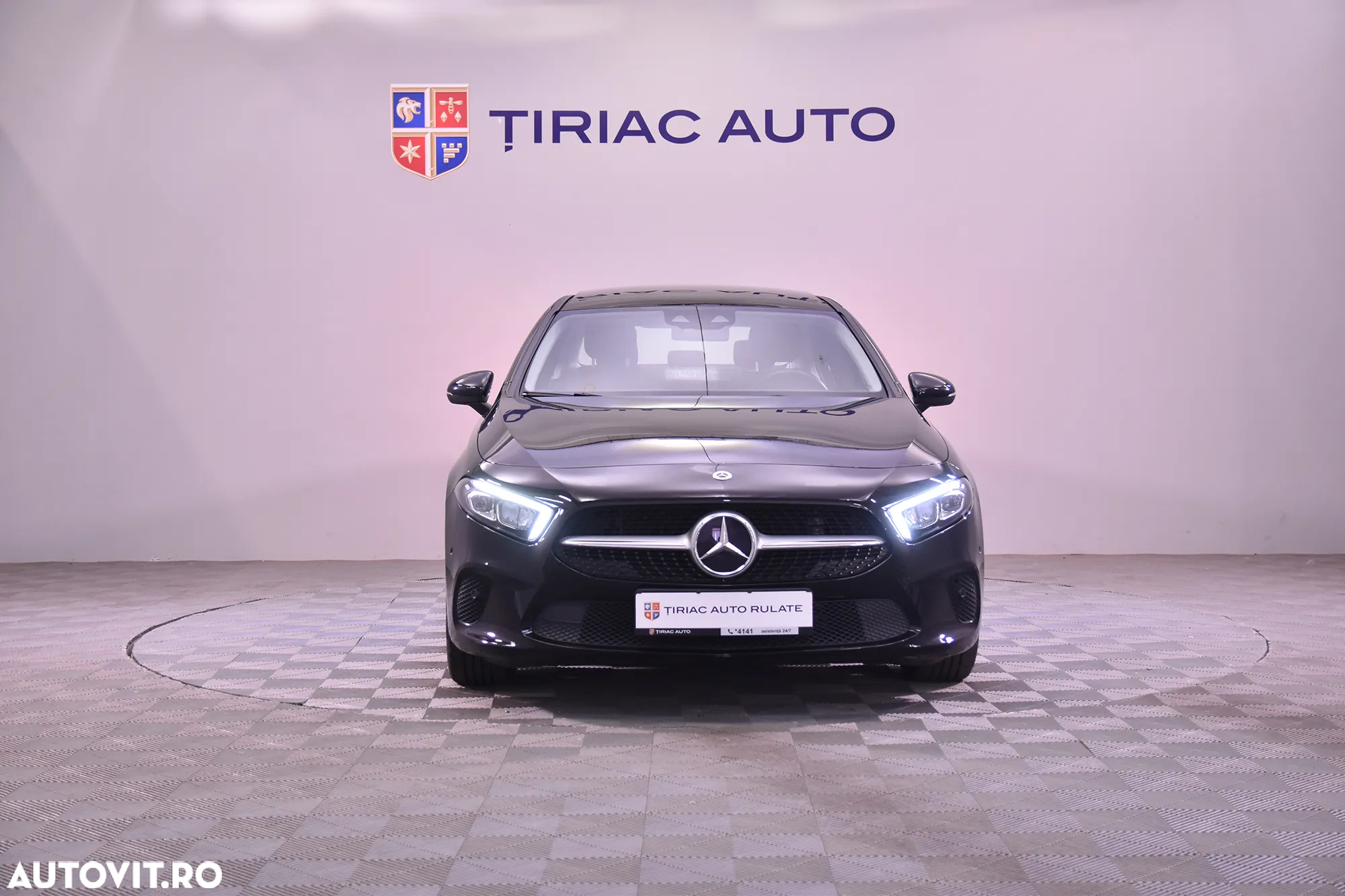 Mercedes-Benz A 220 4MATIC Sedan Aut. - 8