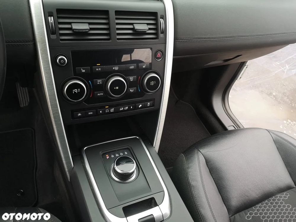 Land Rover Discovery Sport TD4 HSE Luxury - 24