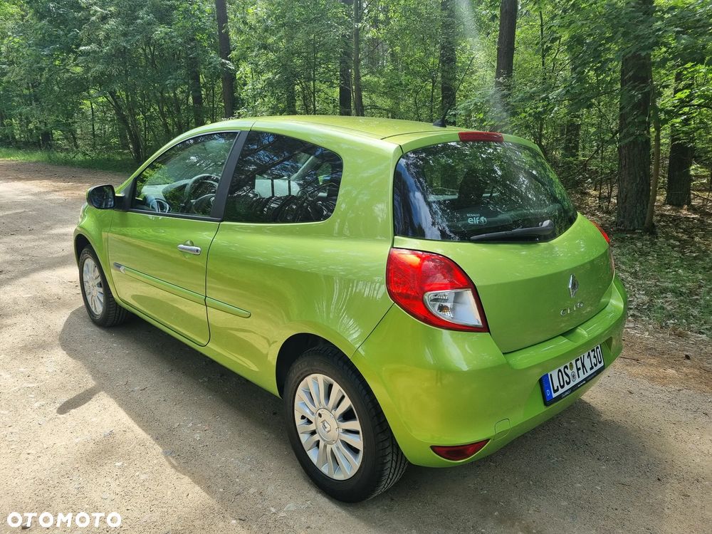 Renault Clio 1.2 16V Emotion - 5