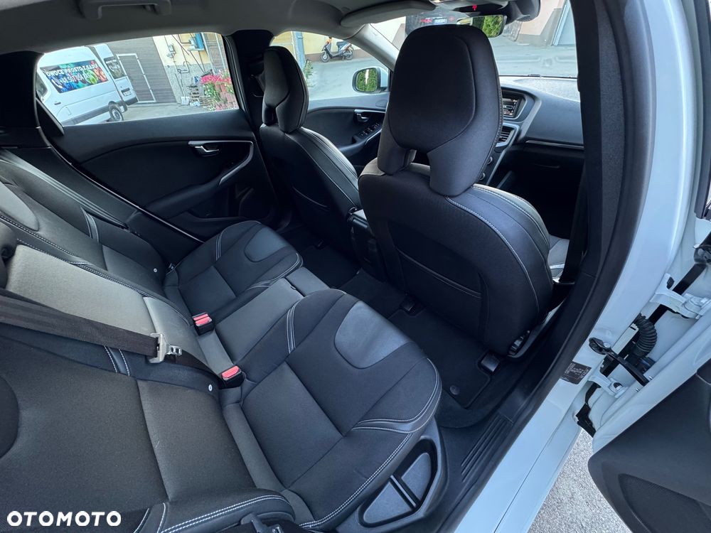 Volvo V40 T2 Geartronic Momentum - 26