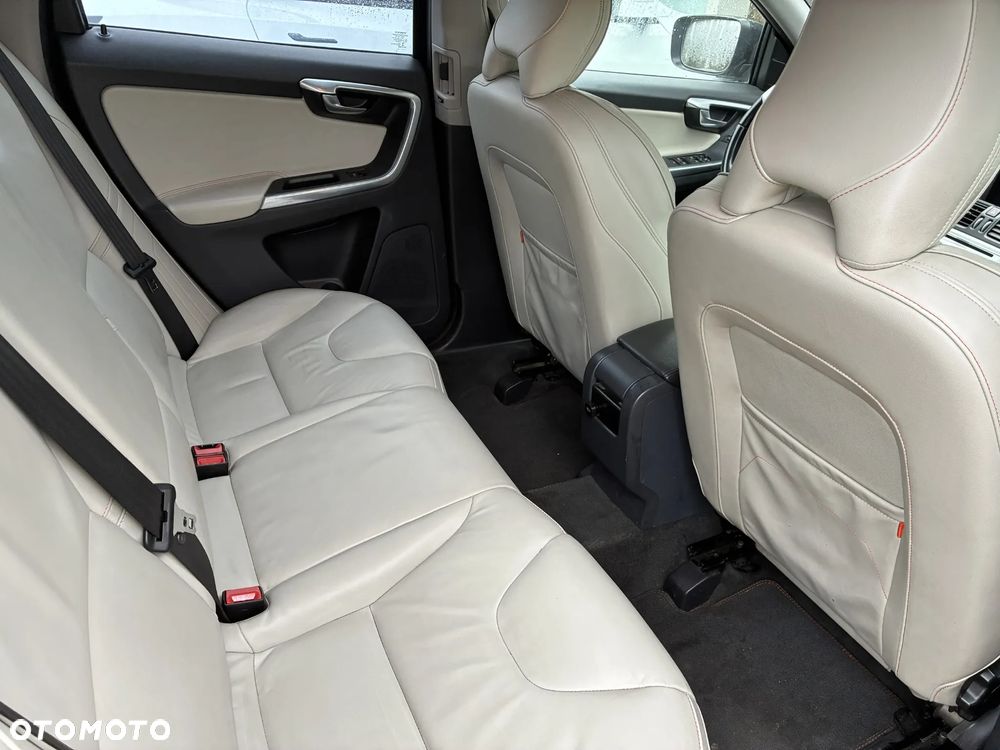 Volvo XC 60 D4 AWD Ocean Race - 11