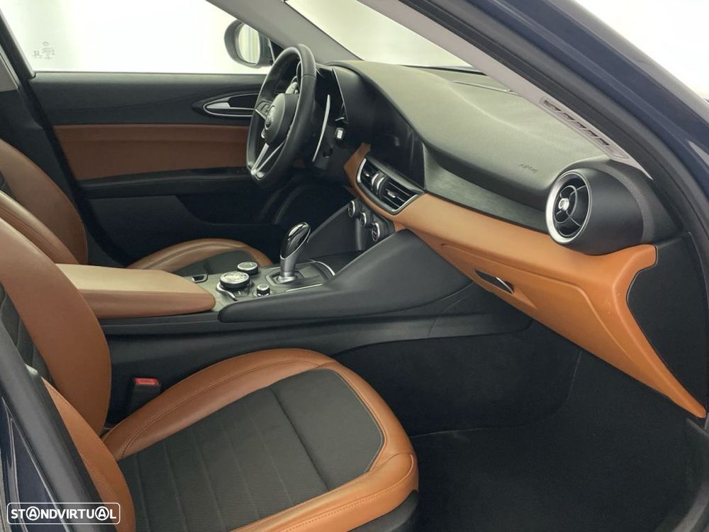 Alfa Romeo Giulia 2.2 D Super AT8 - 23
