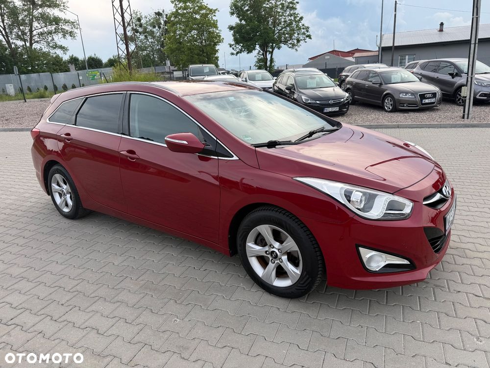 Hyundai i40 Kombi blue 1.6 Family+ - 13