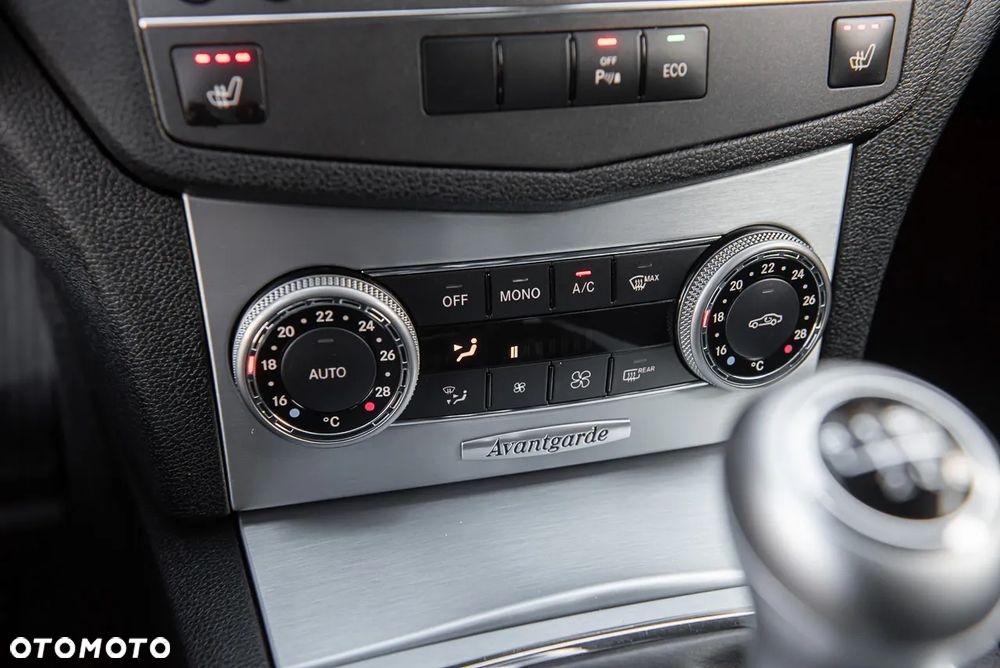 Mercedes-Benz Klasa C 180 BlueEFFICIENCY Avantgarde - 20