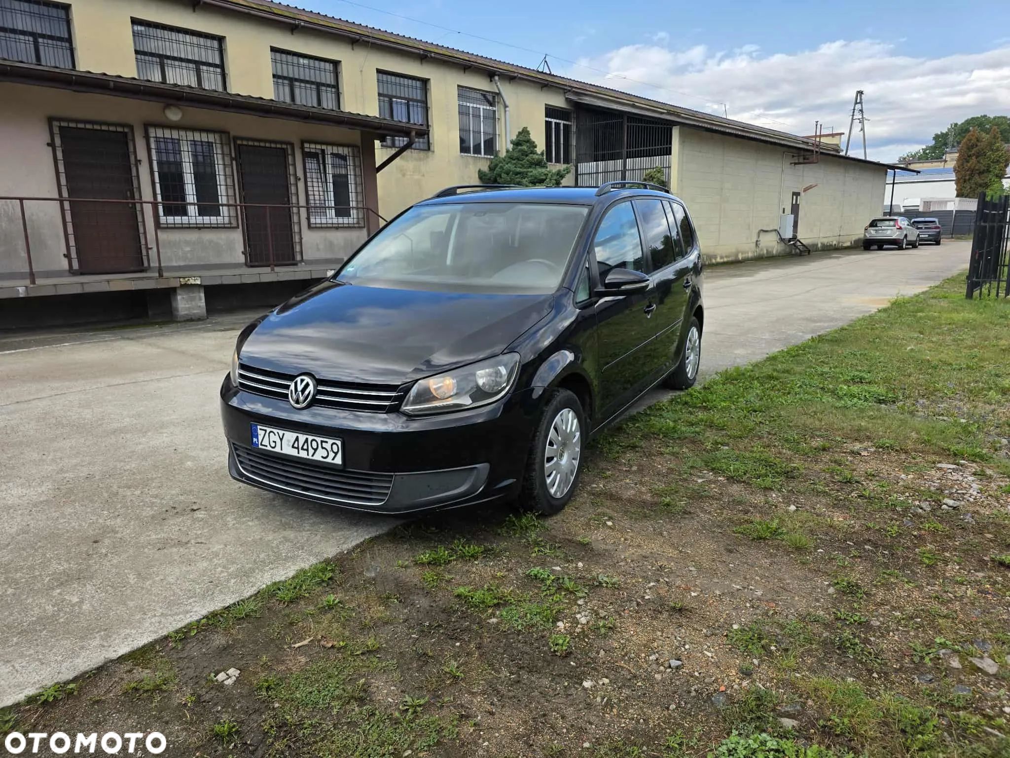 Volkswagen Touran - 1