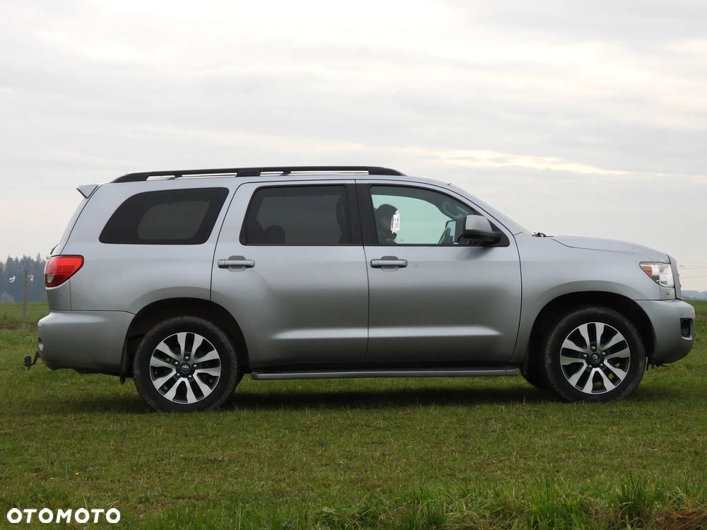 Toyota Sequoia - 4