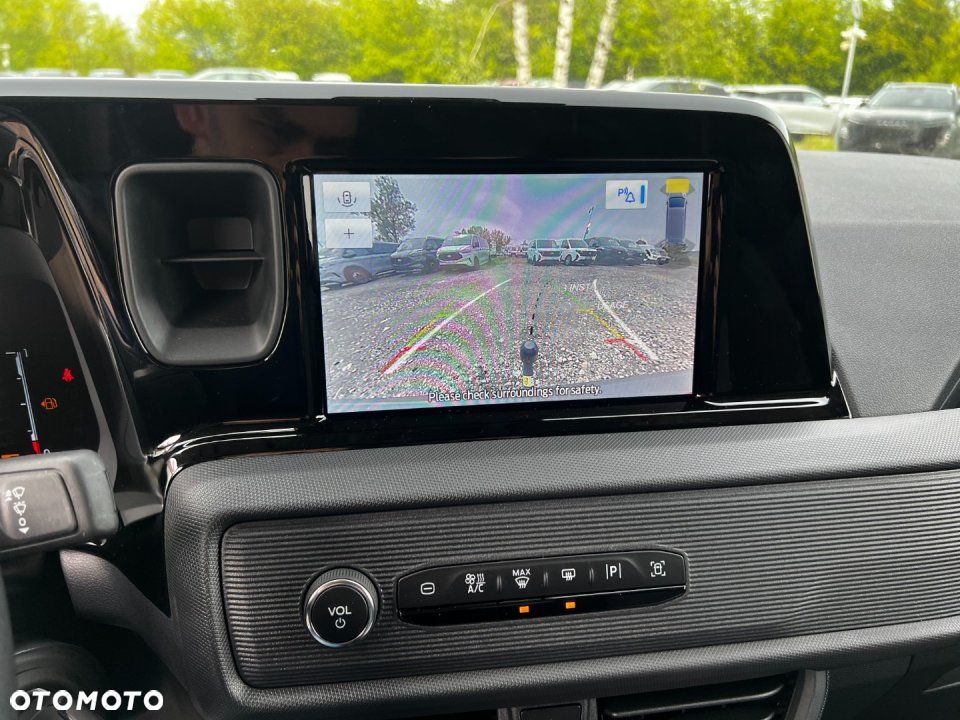 Ford Transit Courier - 10