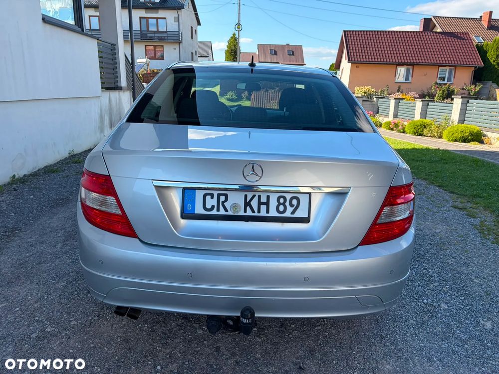 Mercedes-Benz Klasa C 180 Kompressor BlueEFFICIENCY - 24