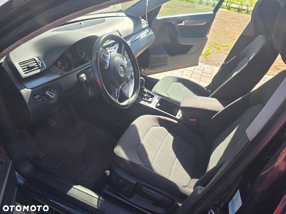 Volkswagen Passat 2.0 TDI Comfortline - 13