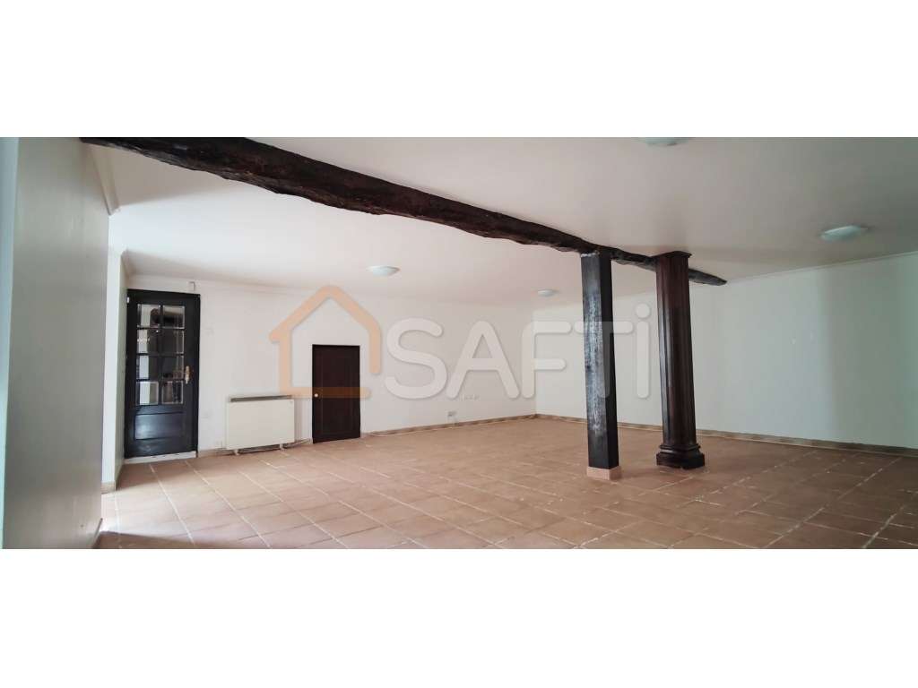 Moradia Típica Portuguesa com Encanto e Potencial - Grande imagem: 3/27