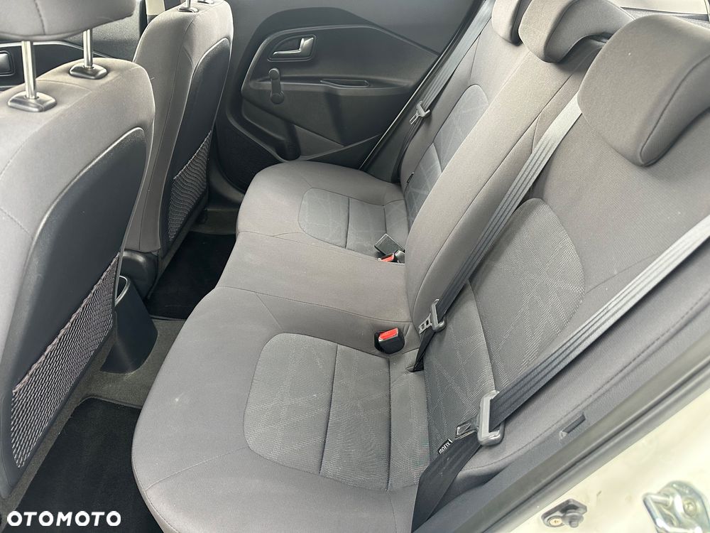Kia Rio - 15