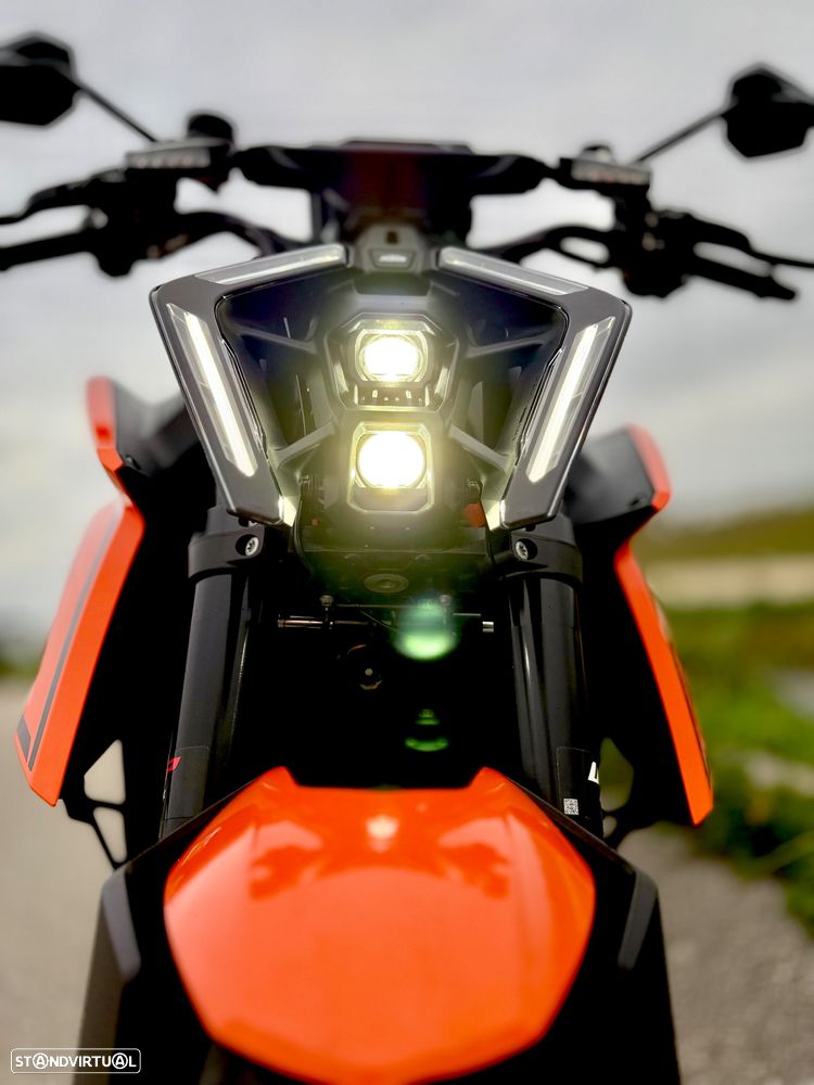 KTM Superduke 1390 R - 1