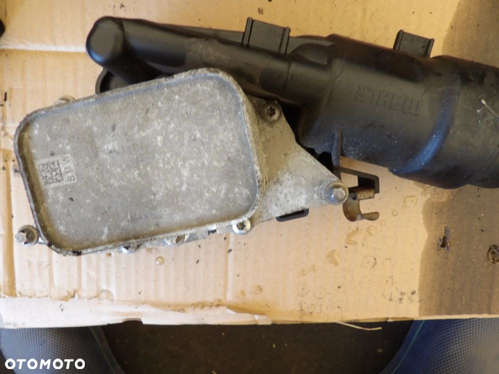 BMW - CHLODNICZKA , POSTAWA FILTRA OLEJU - 8585236 - 1