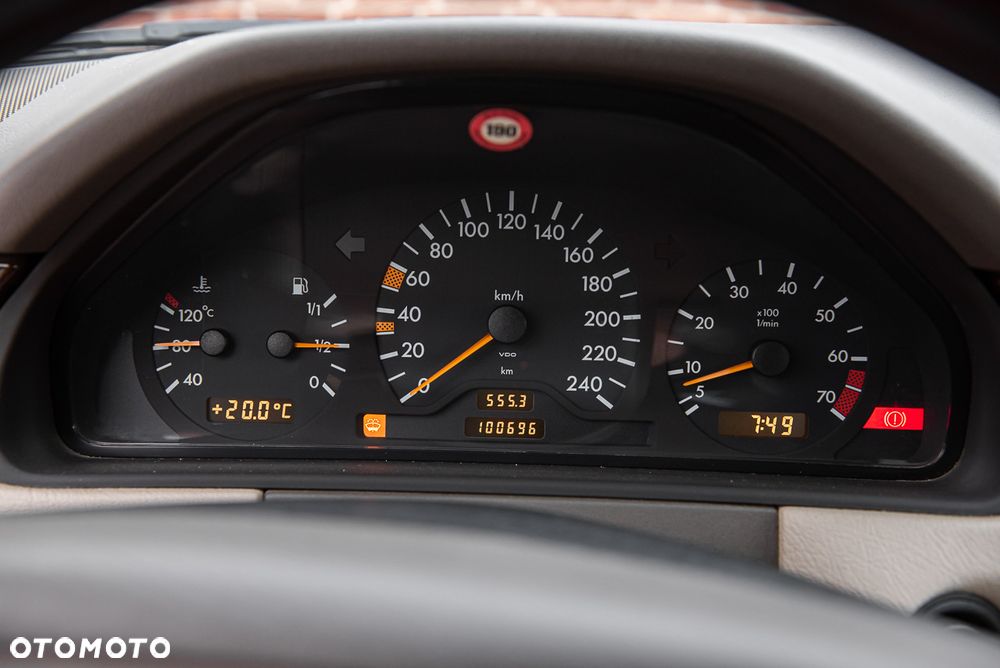 Mercedes-Benz Klasa E - 19